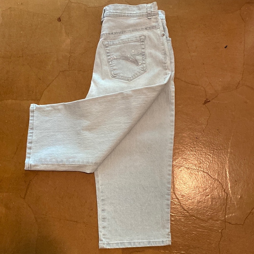 Gloria Vanderbilt Size 12 Five Pocket Light Blue Denim Capris